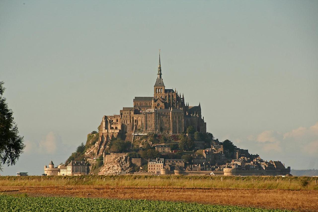 A 1,9 Km Du Mont St Michel *